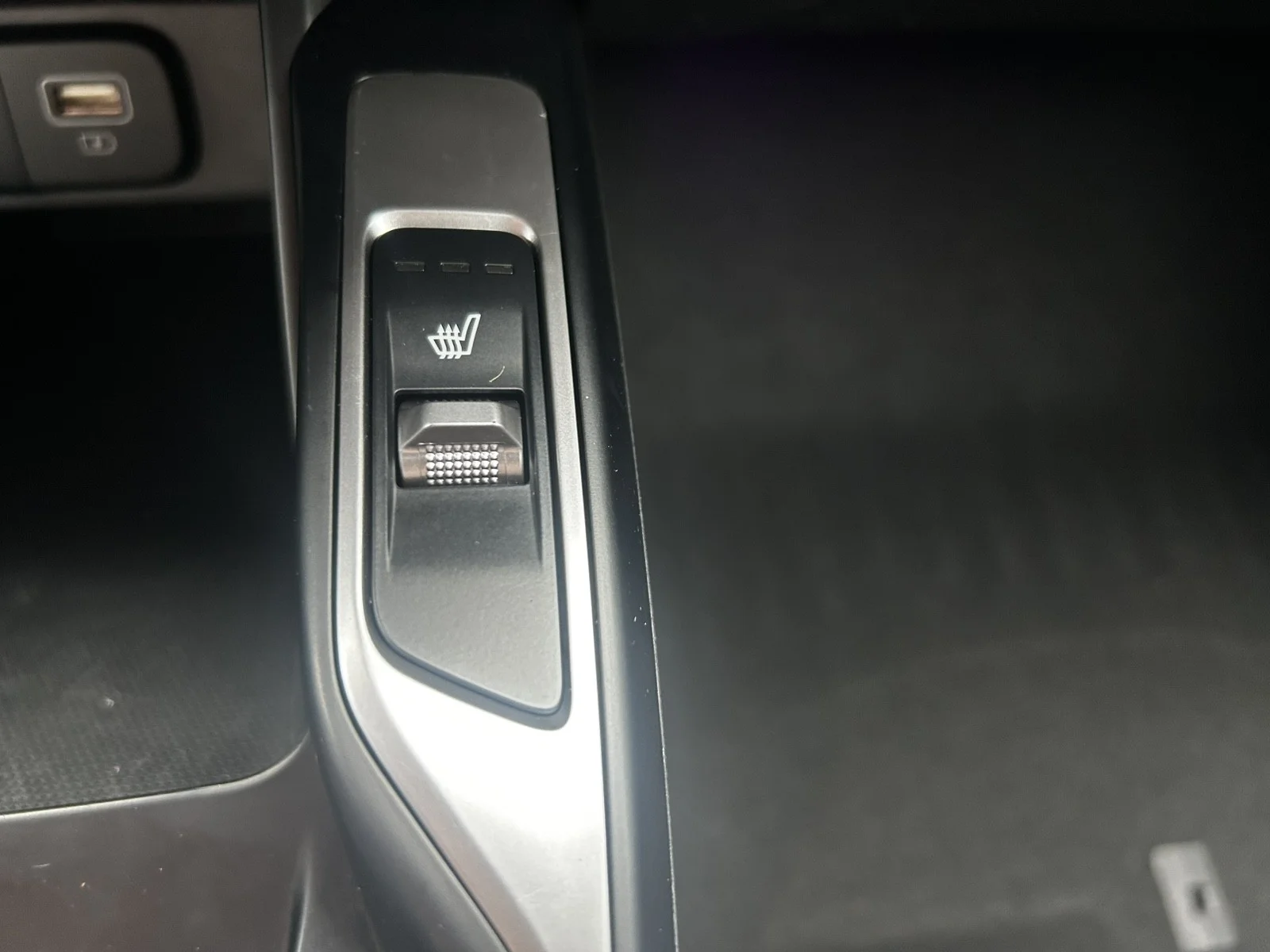 Used 2022 Black Kia S image 21