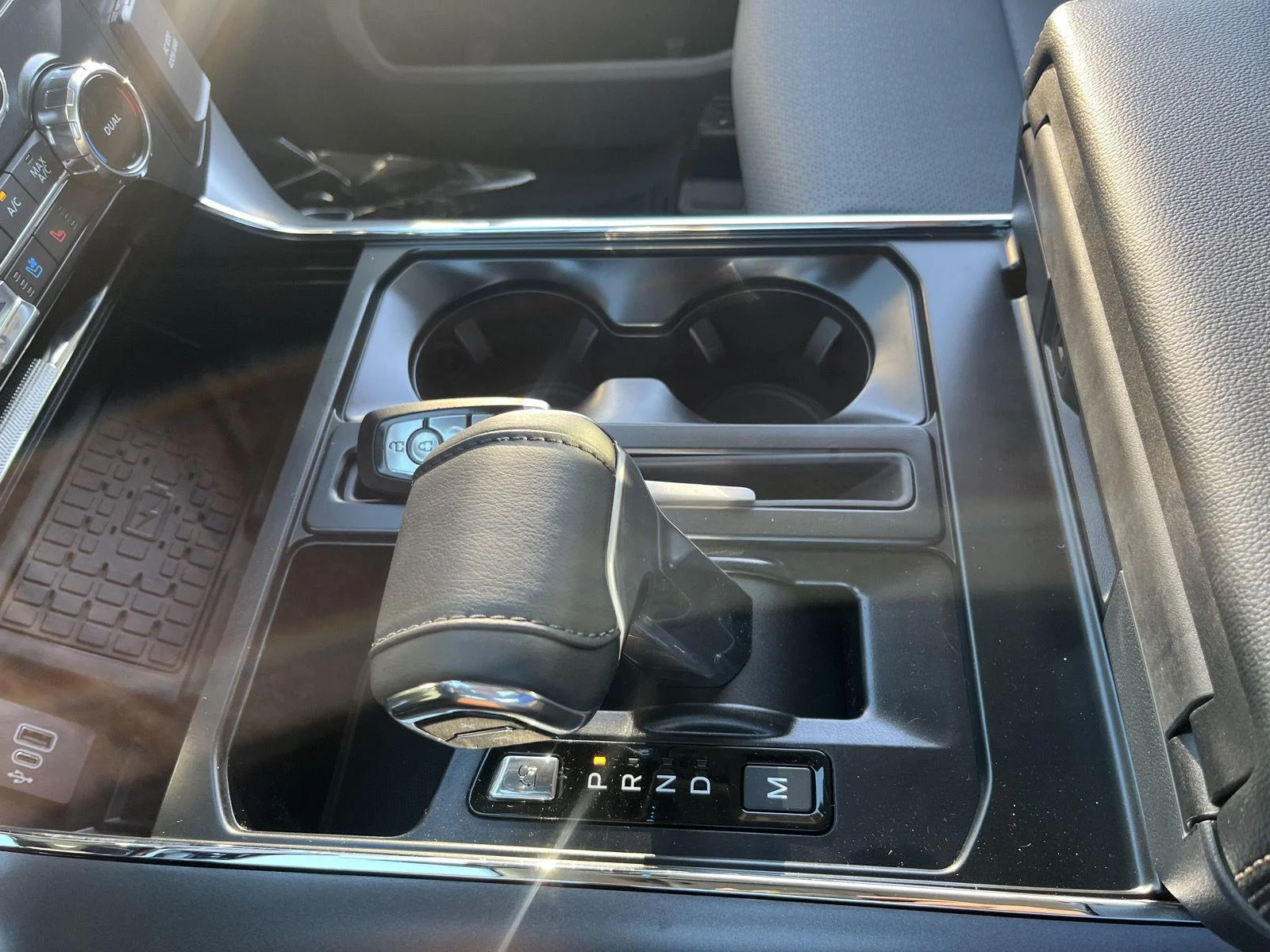 New 2026 Oxford White Ford LARIAT image 26