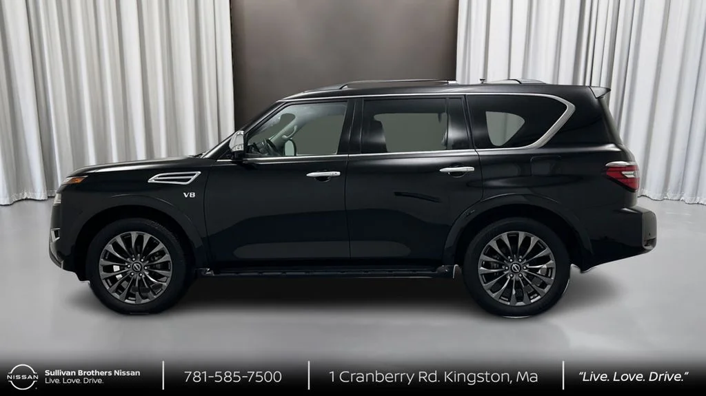 Used 2022 Black Nissan Platinum image 8