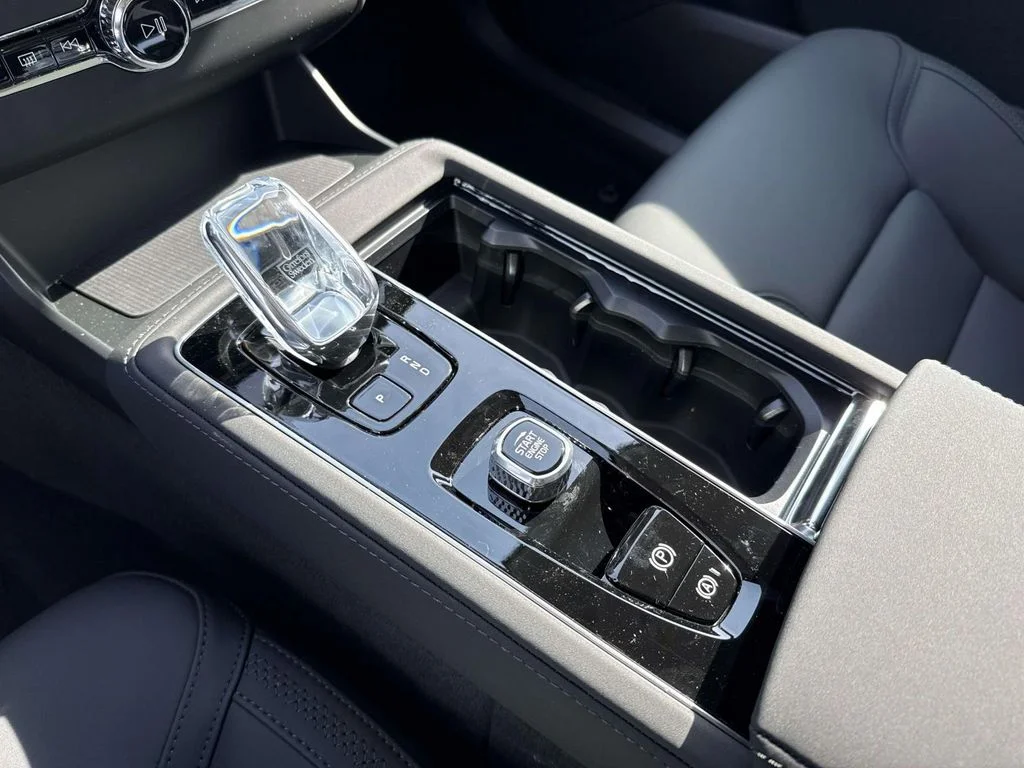 New 2026  Volvo B6 Plus 7-Seater image 30