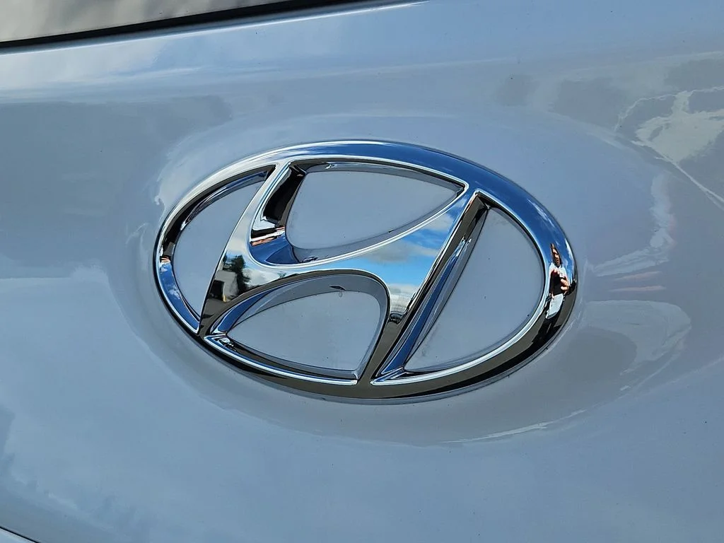 Used 2023 Lunar White Hyundai SEL image 25