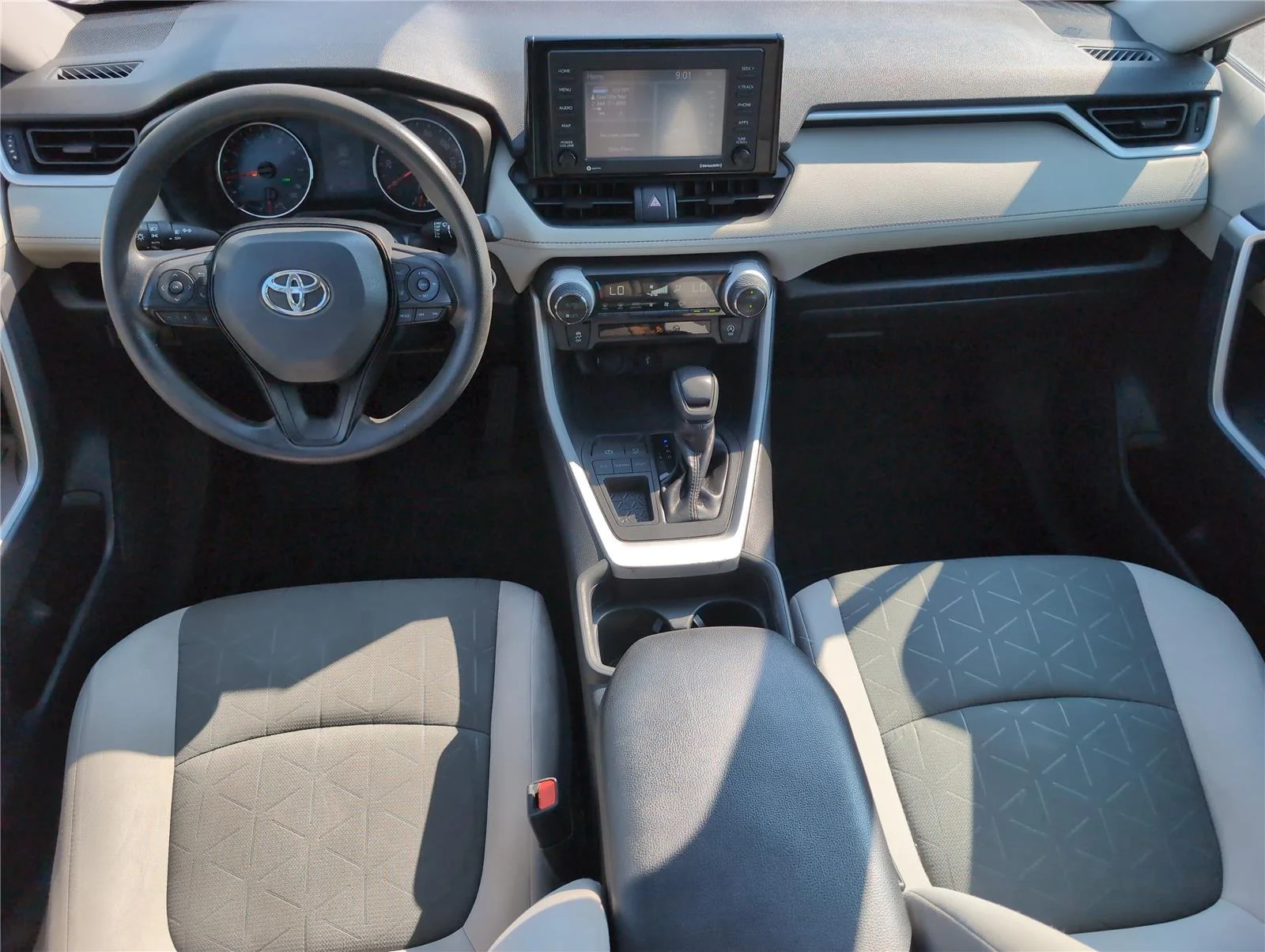 Used 2020 Silver Sky Metallic Toyota XLE image 34