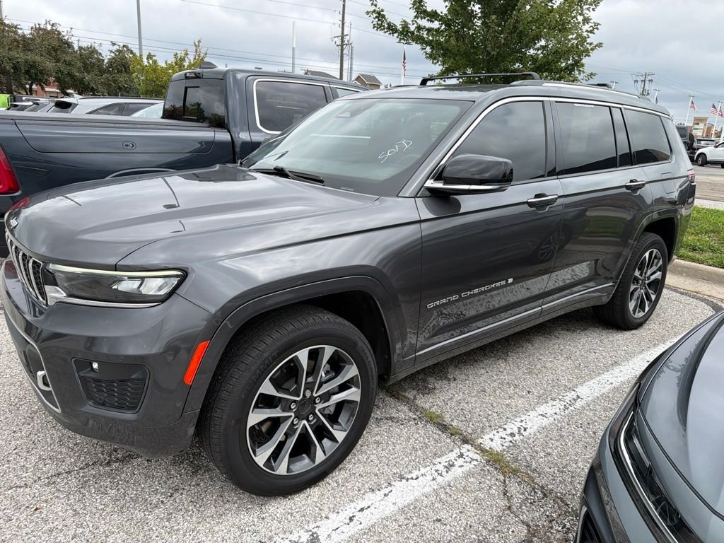 Used 2021 Gray Jeep Overland image 2