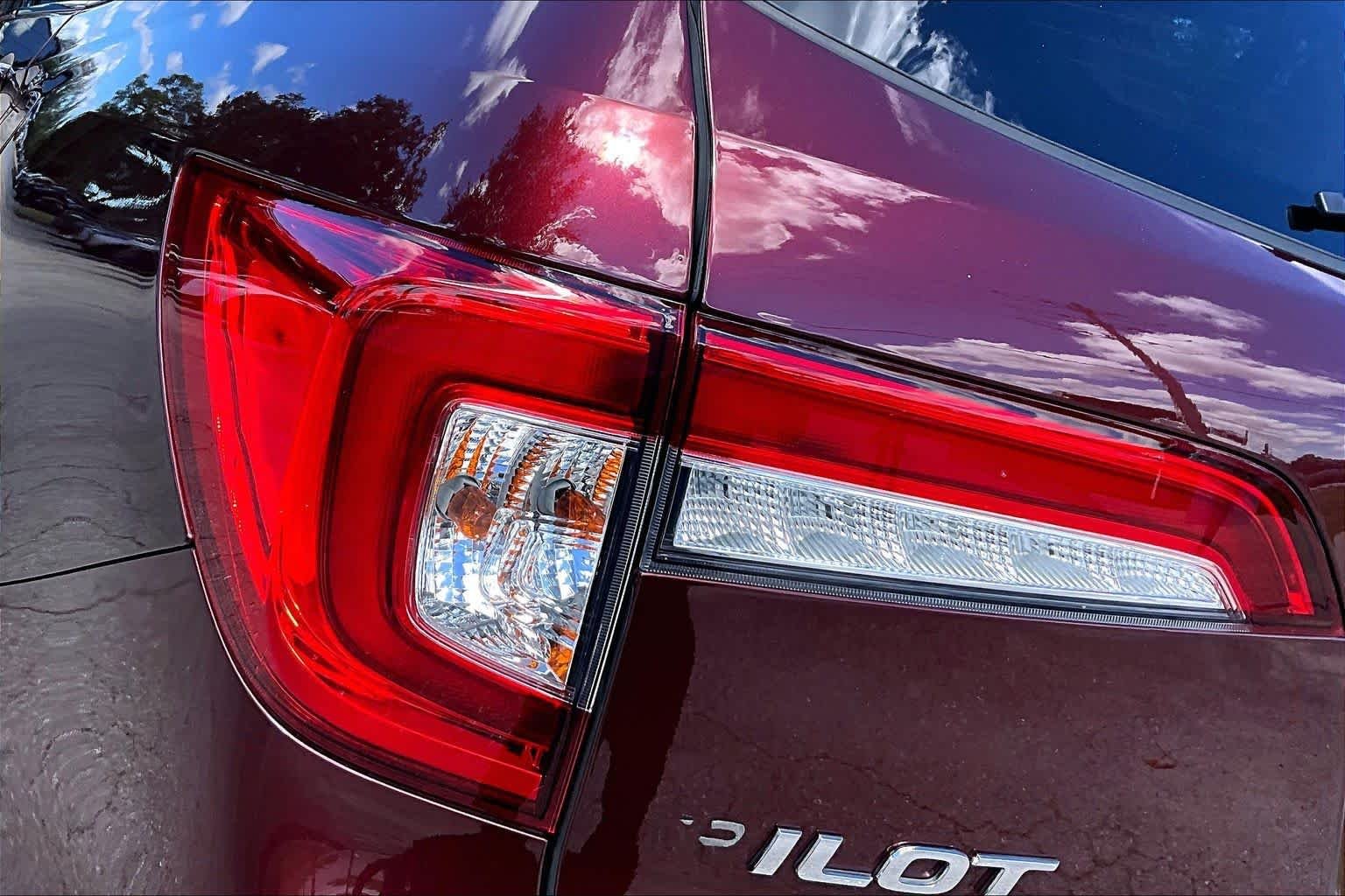 Used 2022 Deep Scarlet Pearl Honda Special Edition image 29