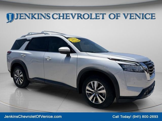 2022 Nissan Pathfinder SL 2WD's photo