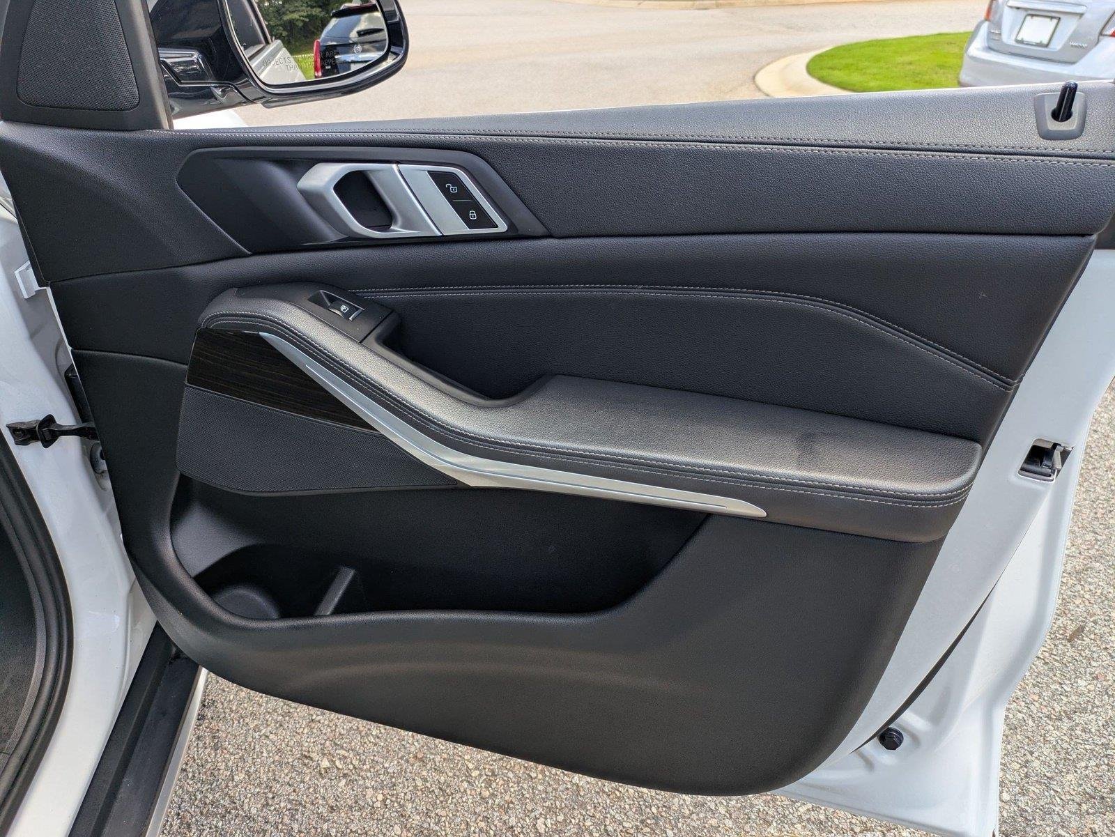 Used 2019 Mineral White Metallic BMW xDrive40i image 33