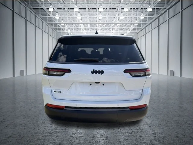 New 2027 White Jeep Laredo Altitude image 5