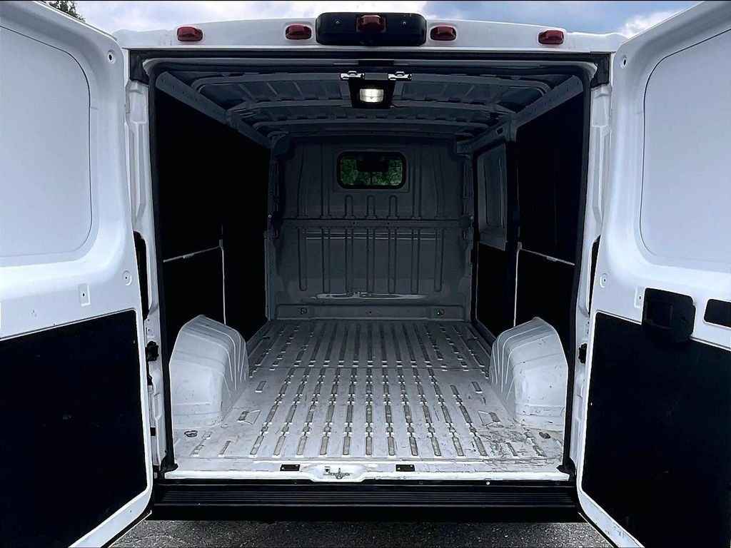 Used 2025 White Ram Base image 15