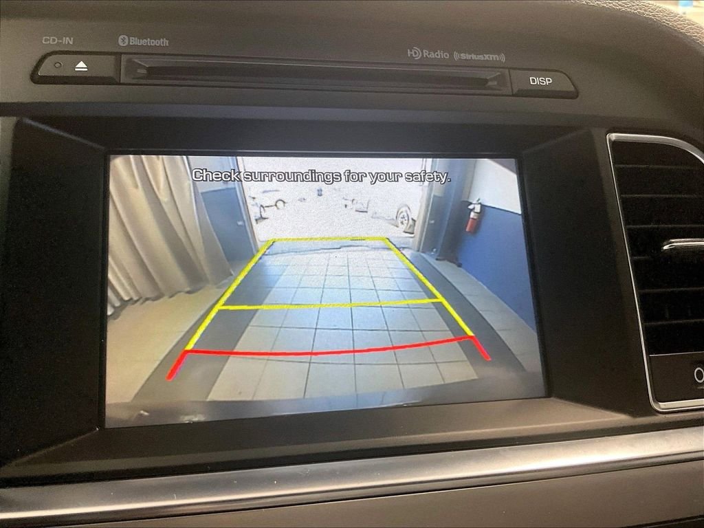 Used 2017 Black Hyundai SE image 19