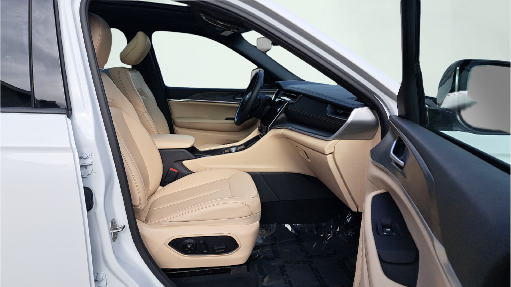 Used 2024 White Jeep Limited image 16