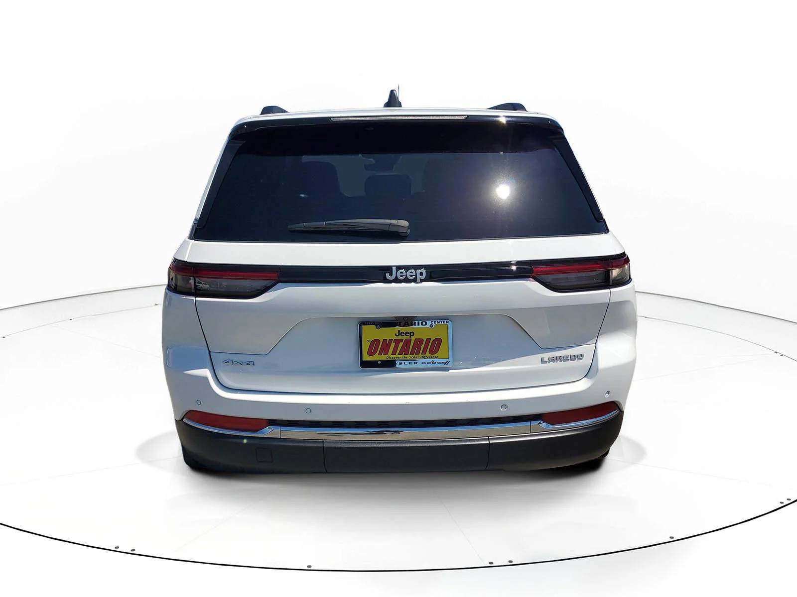 Used 2025 White Jeep Laredo X image 4