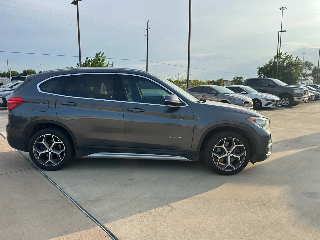 Used 2017 Mineral Gray Metallic BMW sDrive28i image 5