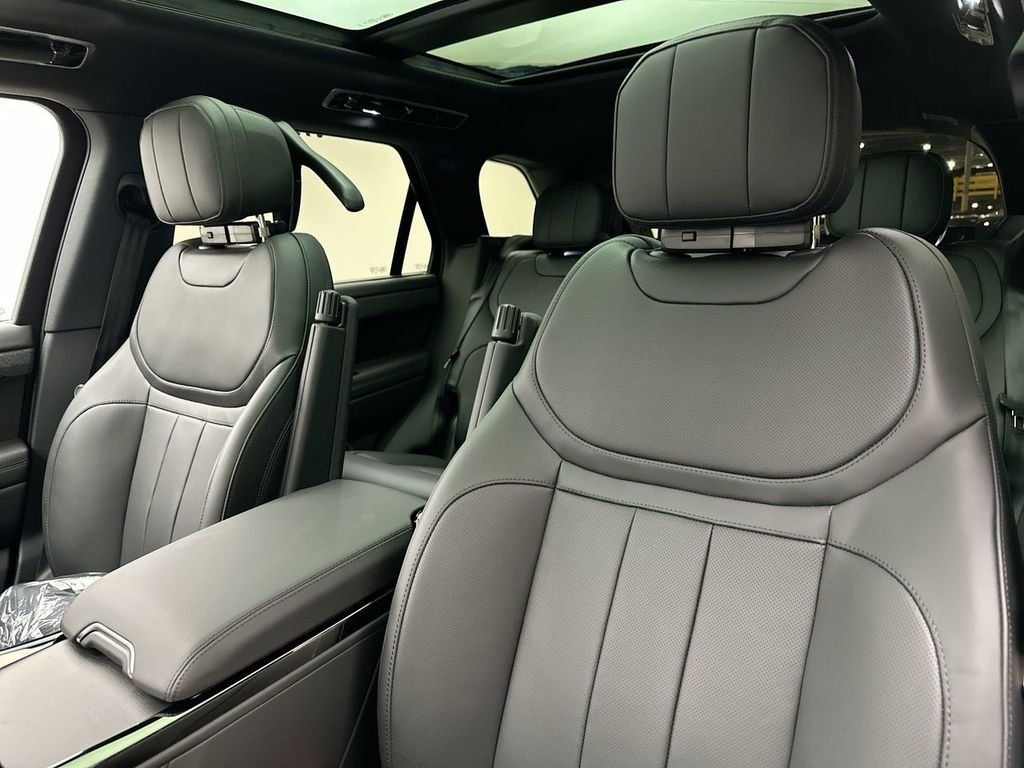 New 2026 Santorini Black Land Rover SE image 10