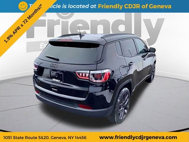 New 2026 Diamond Black Crystal Pearl-Coat Exterior Paint Jeep Limited image 5