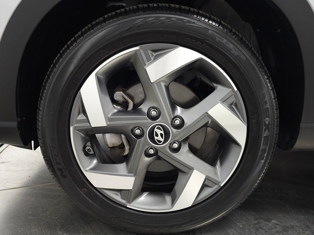 2025 Hyundai Venue SEL - Photo 11