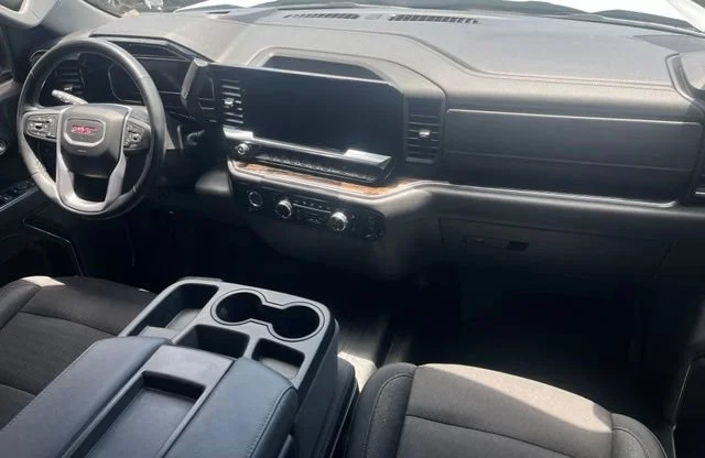 Used 2024 Summit White GMC Elevation image 18