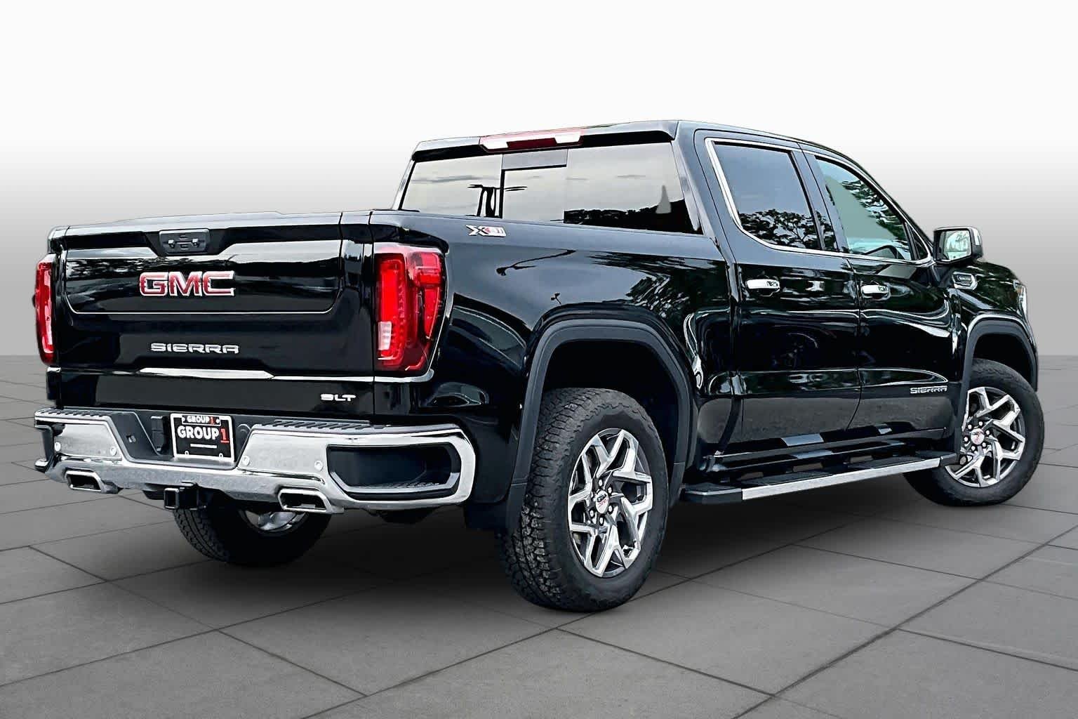 Used 2025 Onyx Black GMC SLT image 13