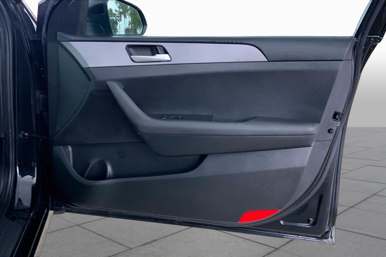 Used 2019 Phantom Black Hyundai SE image 22