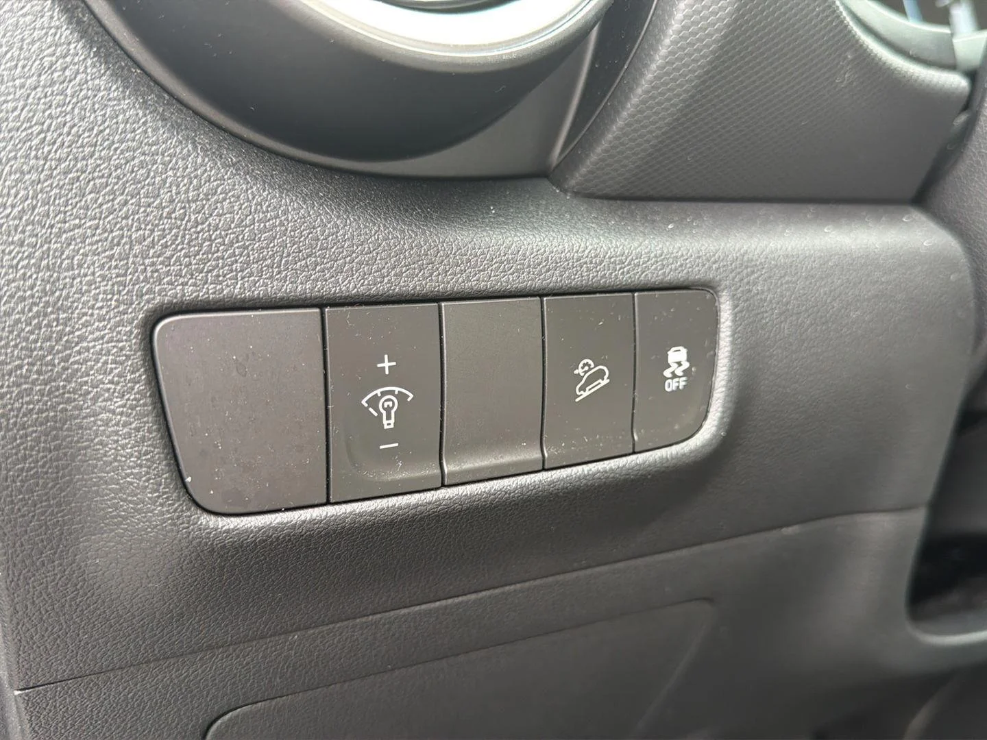 Used 2023 Cyber Silver Hyundai Limited image 11