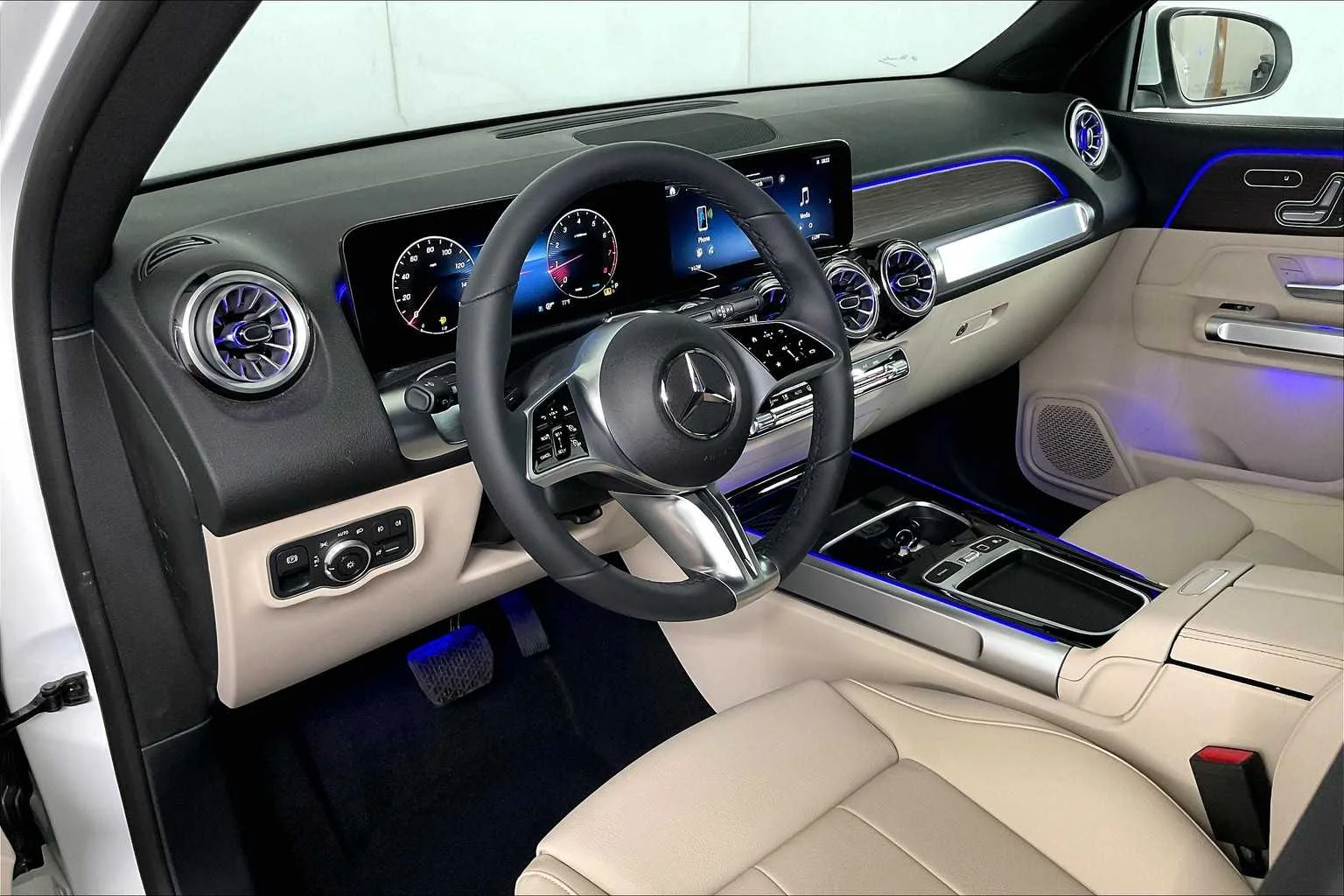 Used 2025 Polar White Mercedes-Benz GLB 250 image 10