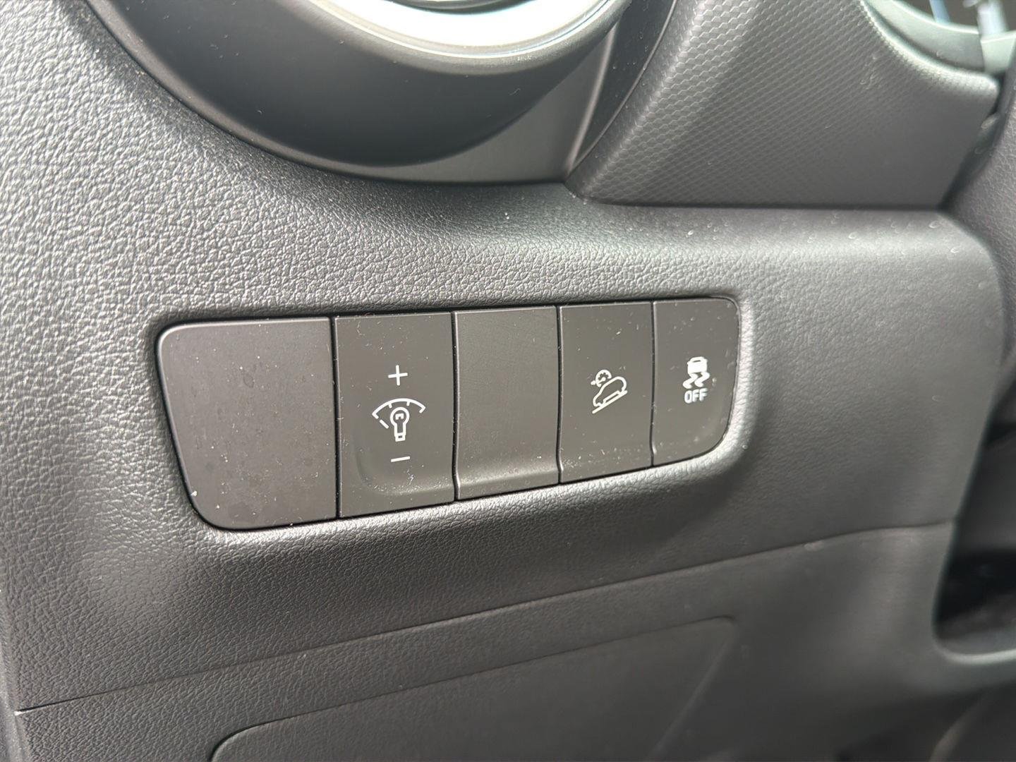 Used 2023 Cyber Silver Hyundai Limited image 11