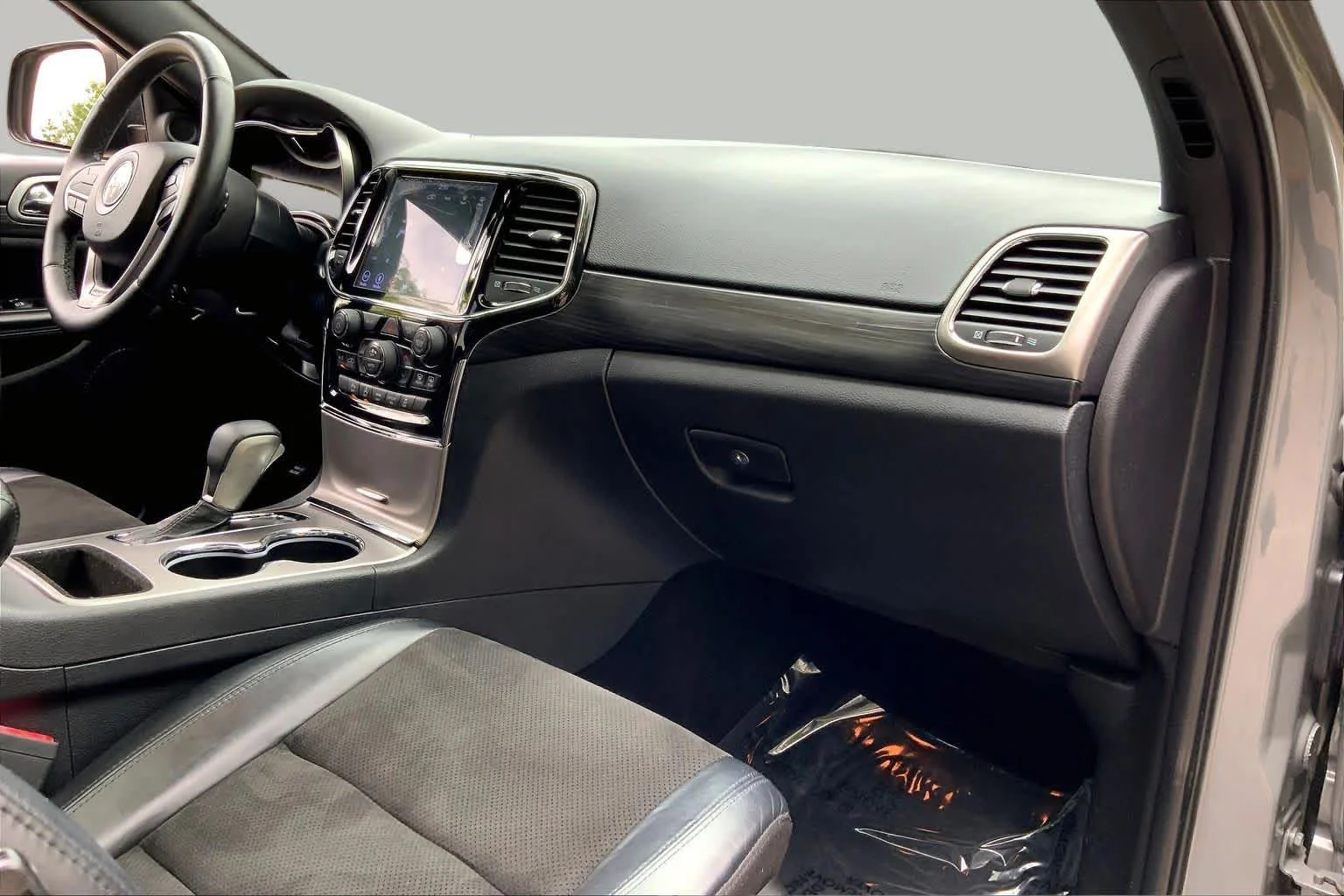 Used 2019 Sting-Gray Clearcoat Jeep Altitude image 18