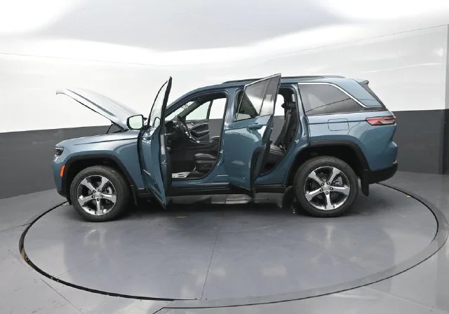 New 2026 Steel Blue Exterior Paint Jeep Limited image 31
