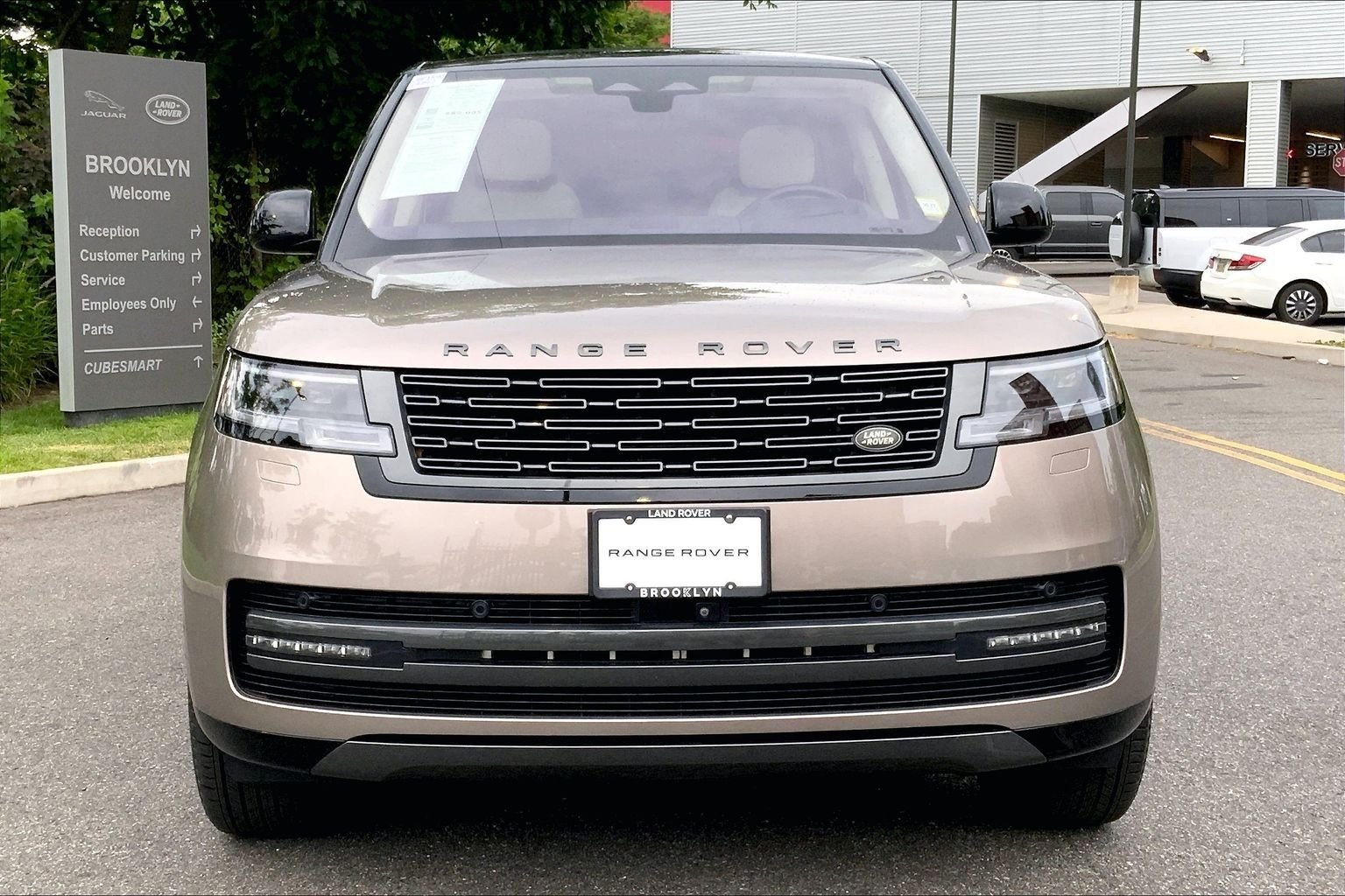 Used 2023 Batumi Gold Premium Metallic Land Rover SE image 3
