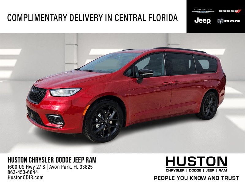 2026 Chrysler Pacifica Select's photo