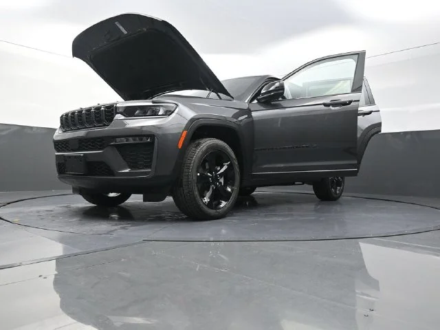 New 2026 Baltic Gray Metallic Clear-Coat Exterior Paint Jeep Limited image 32