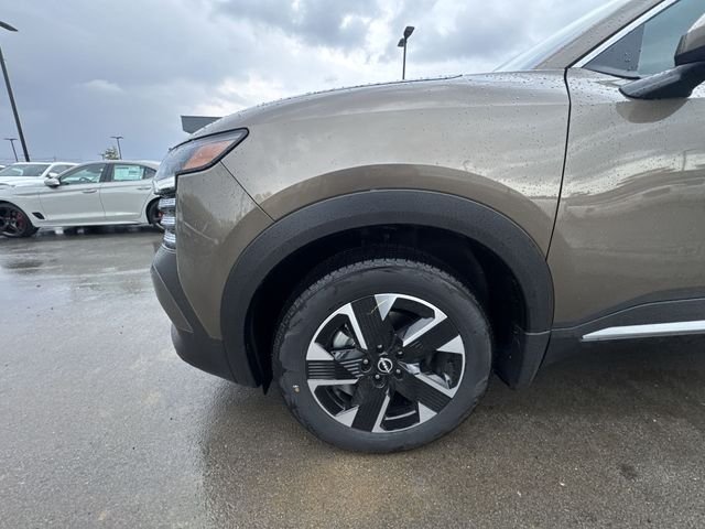 Used 2025 Brown Nissan SV image 11