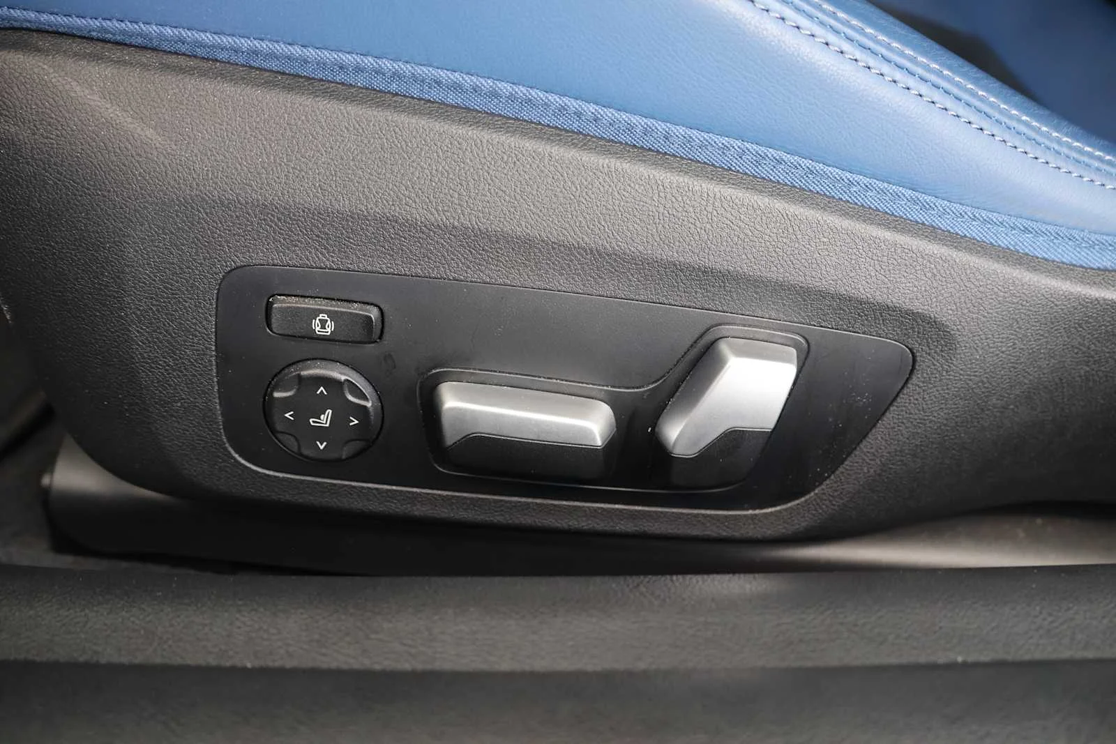 Certified Used 2024 Portimao Blue Metallic BMW  image 14