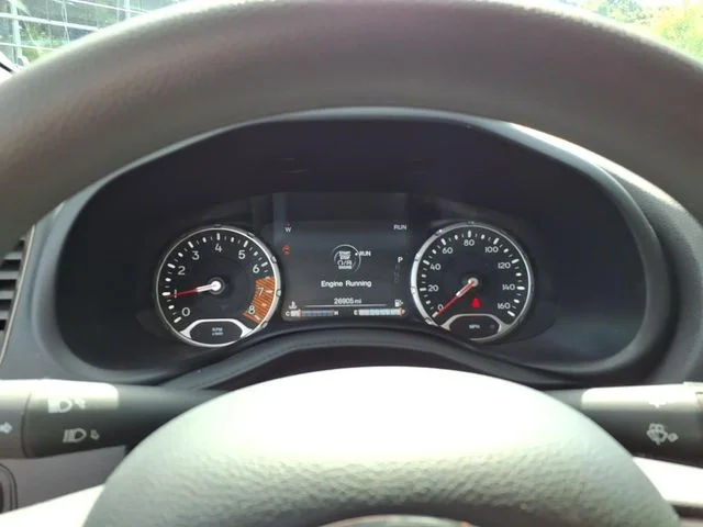 Used 2023 Red Jeep Latitude image 19