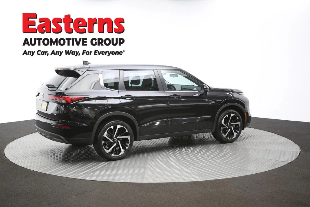 Used 2023 Black Mitsubishi SE image 41