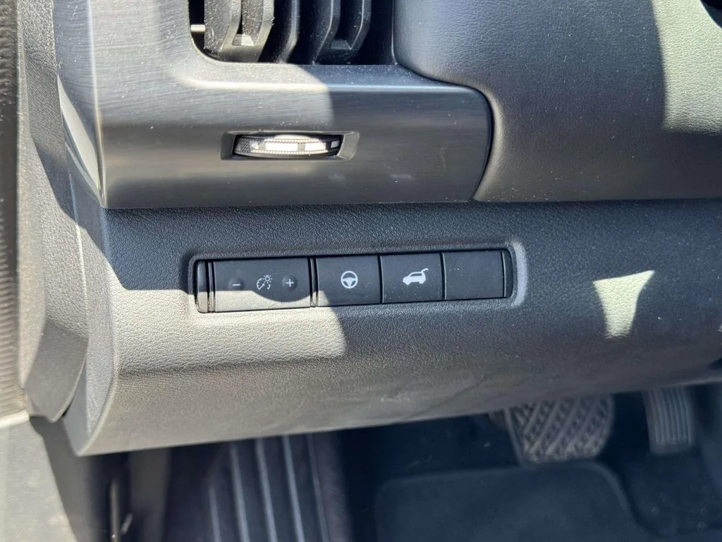 Used 2022 Gray Nissan SL image 20