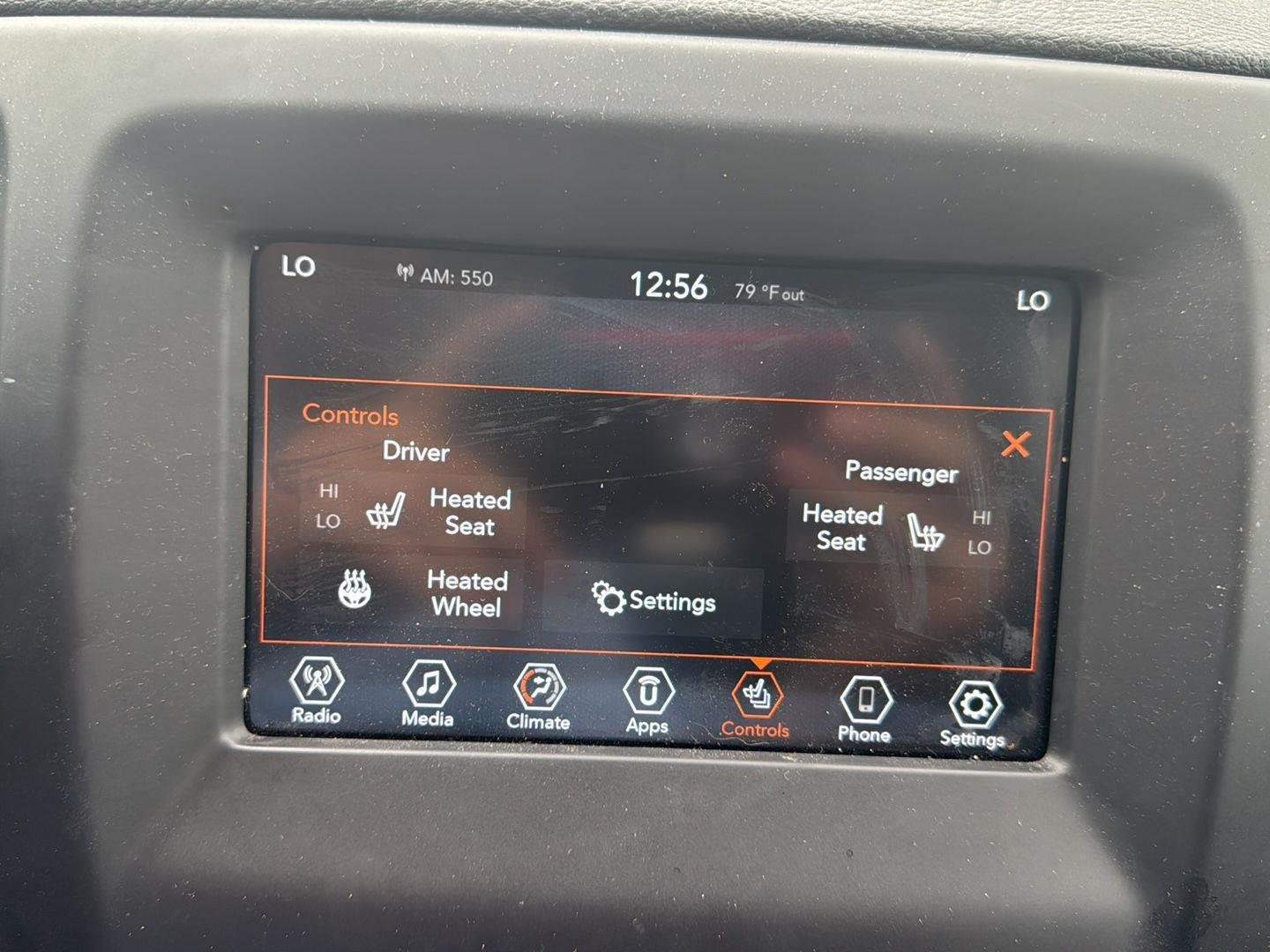 Used 2019 Billet Silver Metallic Clearcoat Jeep Latitude image 3