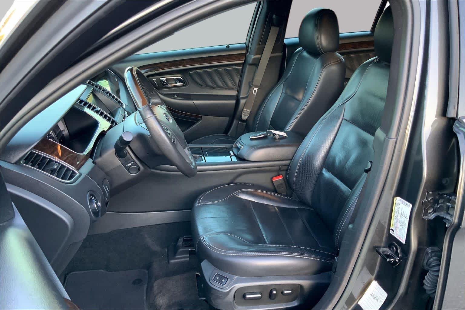 Pre-Owned 2017 Ford Taurus Limited