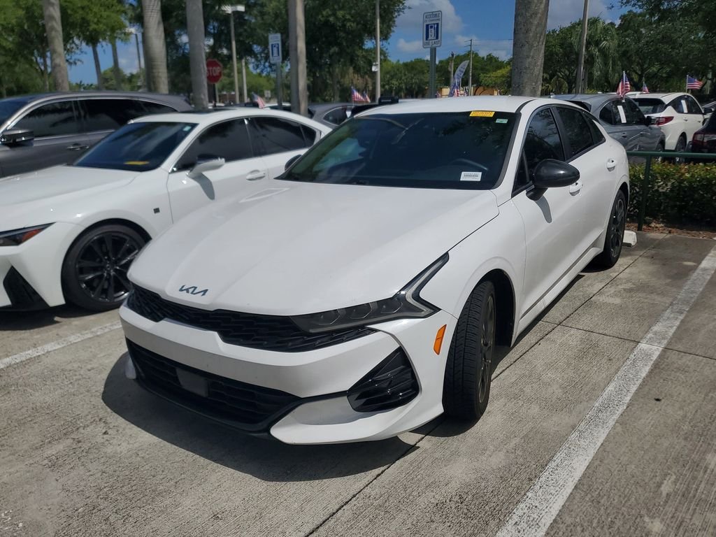Used 2024 White Kia GT-Line image 3