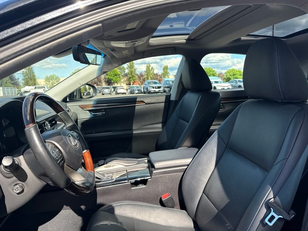 Used 2017 Black Lexus 350 image 9