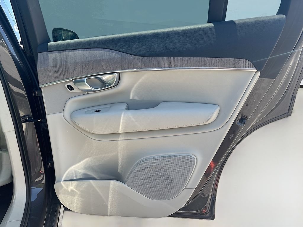 Used 2023 Platinum Gray Metallic Volvo B6 Plus 7-Seater image 19