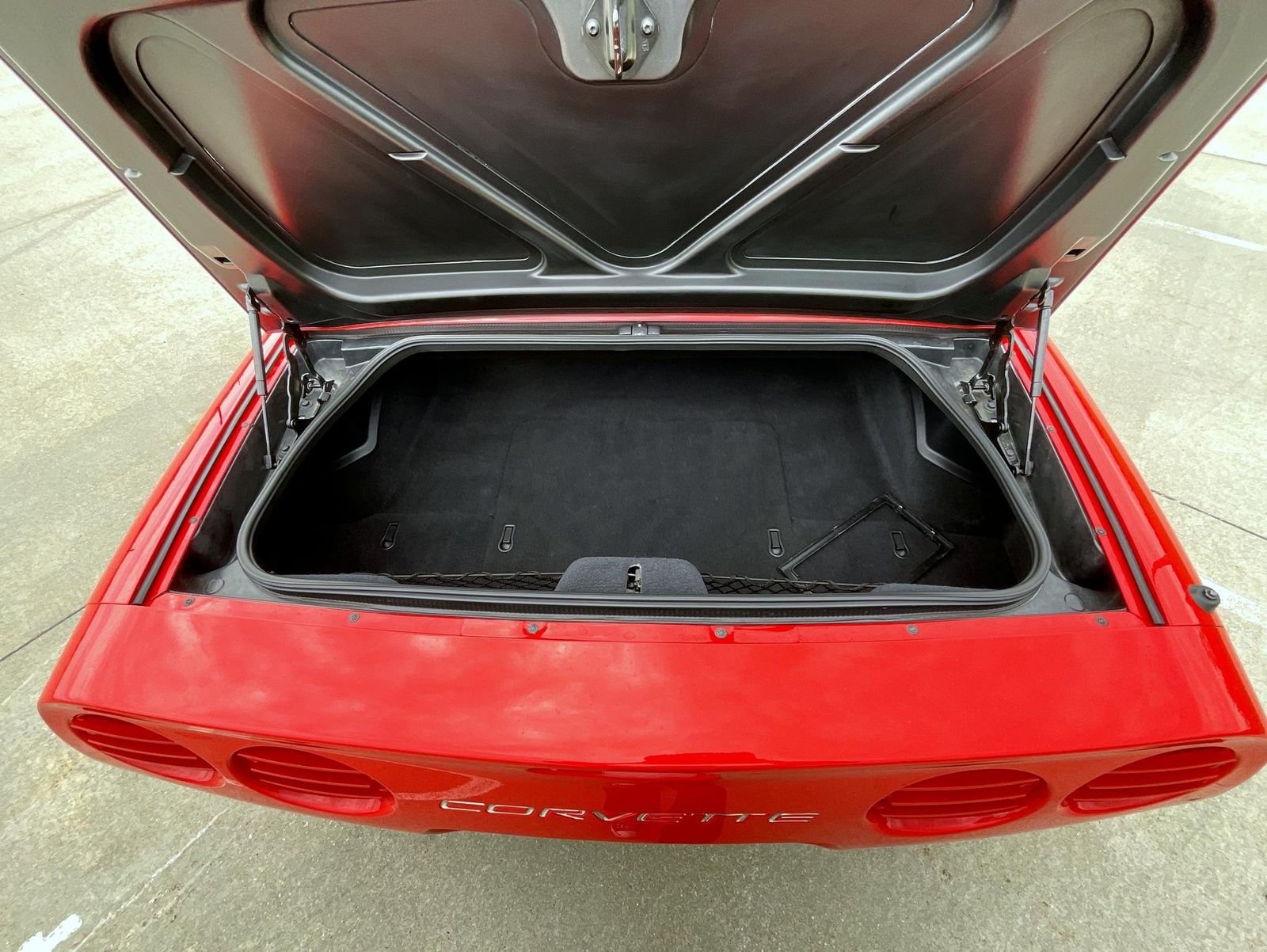 Used 2004 Red Chevrolet Base image 9