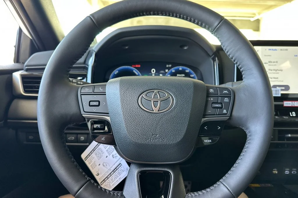 New 2026 Wind Chill Pearl with Midnight Black Metallic roof <sup>1</sup> Toyota  XSE image 22