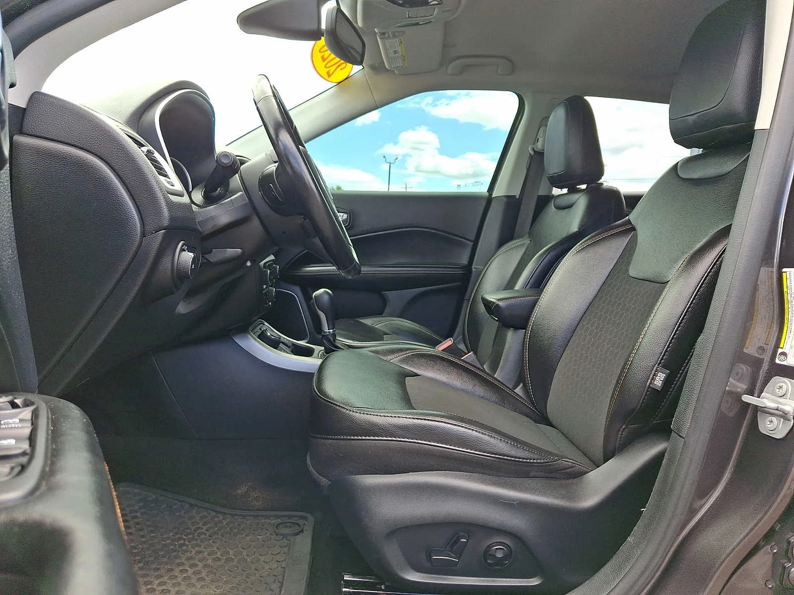 Used 2020 Granite Crystal Clearcoat Metallic Jeep Latitude image 13