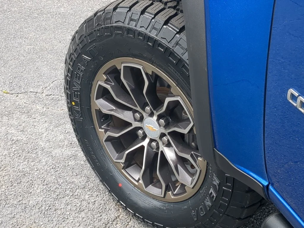 Used 2019 Kinetic Blue Metallic Chevrolet 4WD ZR2 image 9