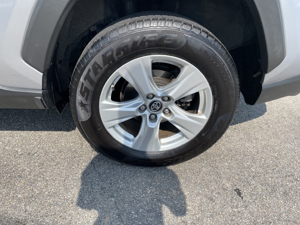 Used 2019 Silver Toyota XLE image 10