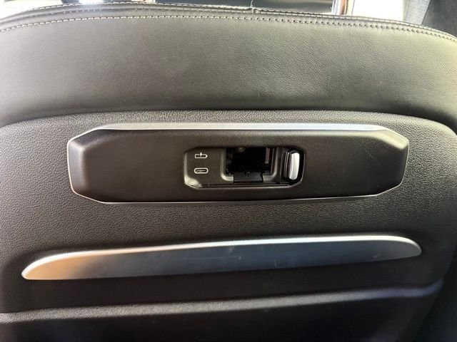 Used 2024 Gray Metallic BMW M60i image 31