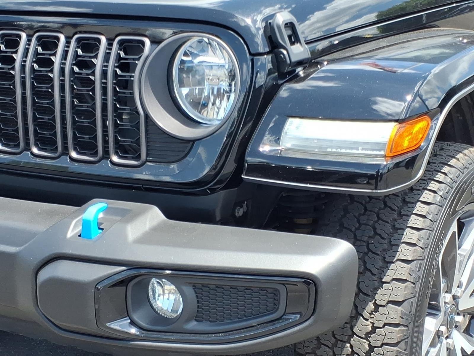 Used 2024 Black Clearcoat Jeep Sport S image 16