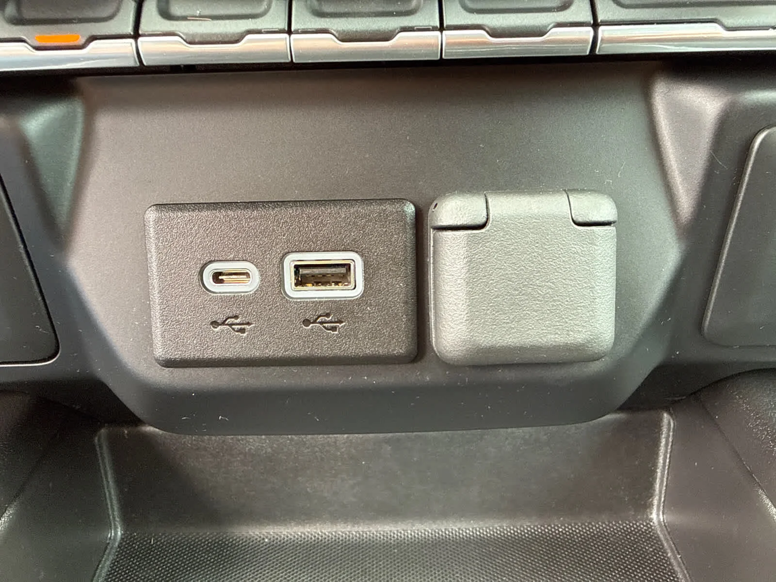 Used 2022 Cardinal Red GMC Elevation image 21