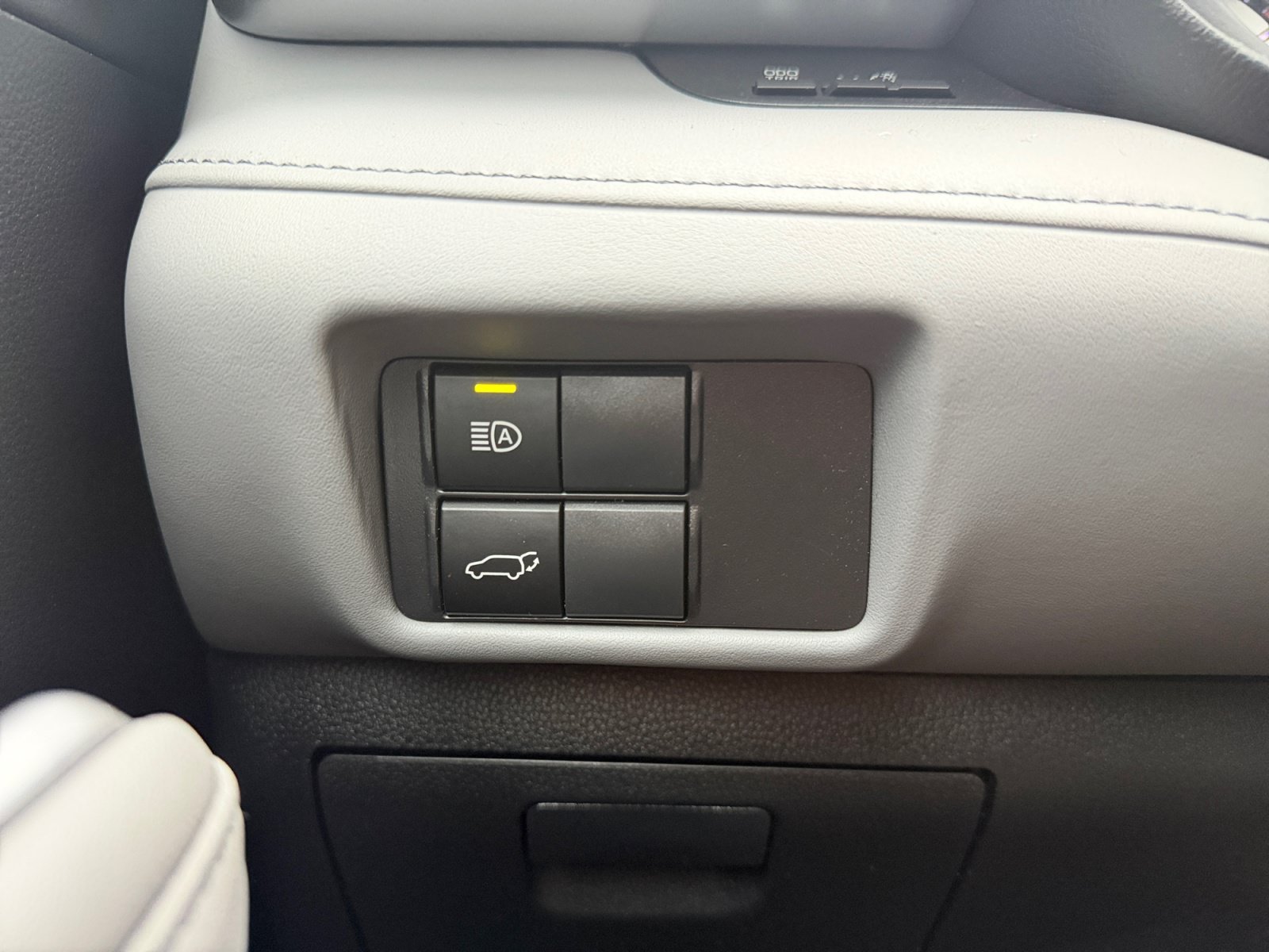 Used 2022 Amber Toyota XLE image 17