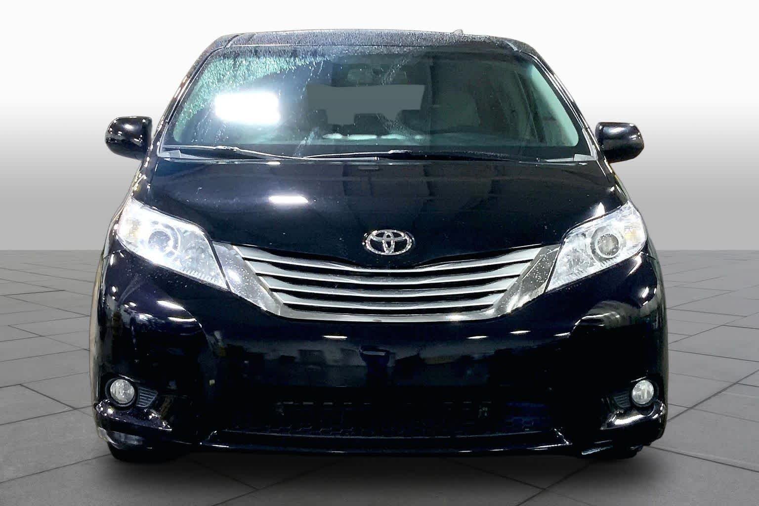 Used 2017 Midnight Black Metallic Toyota XLE Premium image 4